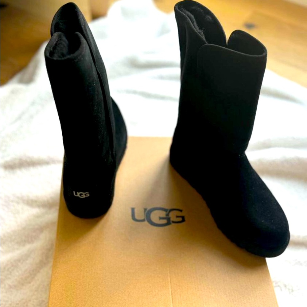 Brand new with tags, black Uggs size women’s 5.  Box included